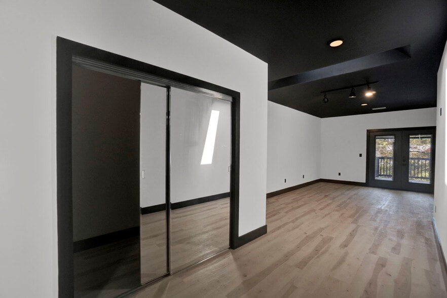 Building Photo - Room in House on Pursley St
