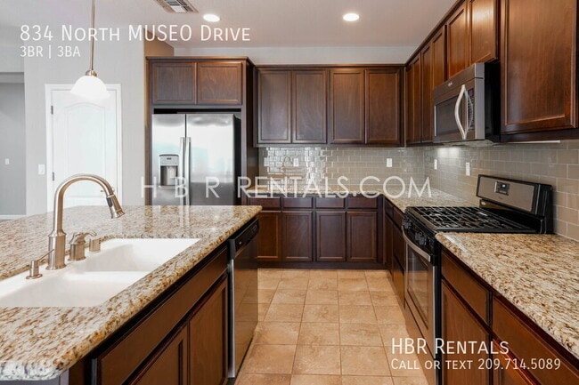Building Photo - 834 N MUSEO Dr