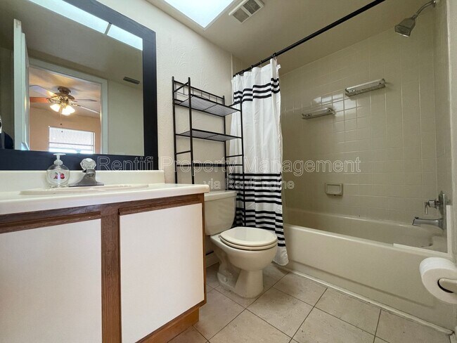 Building Photo - 2131 Crystal Dr