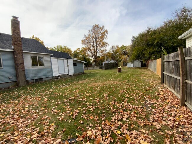 Building Photo - 624 Grant St