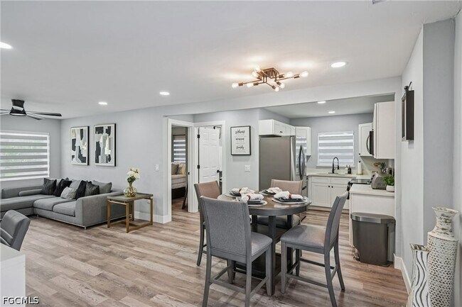 Building Photo - 92 Oak St