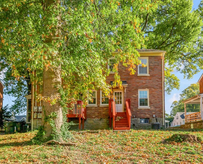 Building Photo - 494 Bob O Link Dr