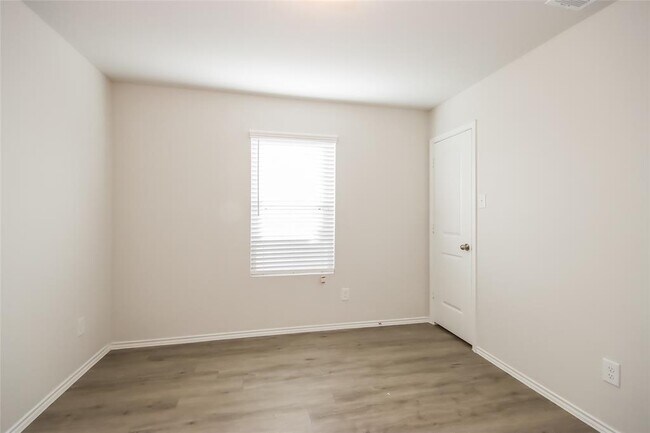 Building Photo - 3737 Alexus Dr