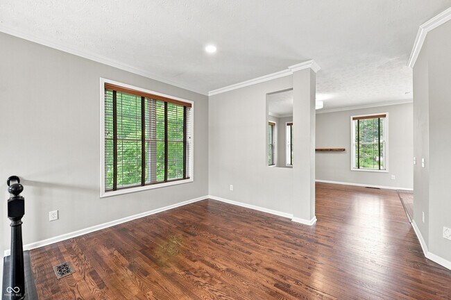 Building Photo - 353 Autumn Dr