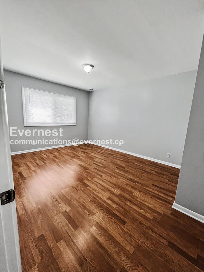 Building Photo - 613 Hillsboro Rd