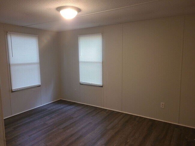 Building Photo - 1029 Grays Dr