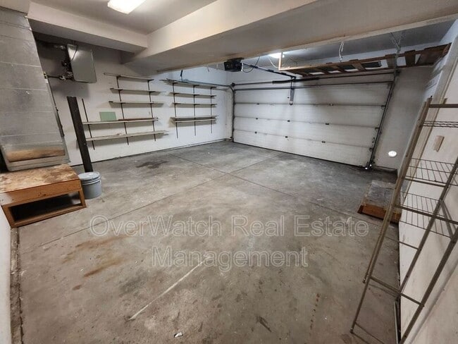 Building Photo - 705 Pearl Dr