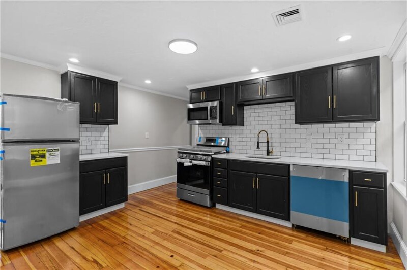 Building Photo - 382 Orms St