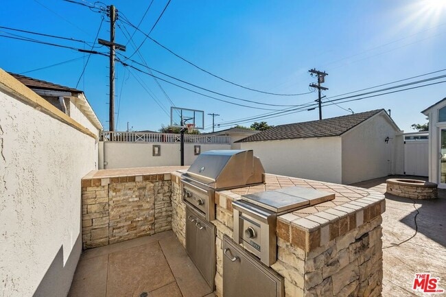 Building Photo - 6322 W 78th Pl