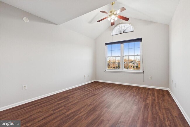 Building Photo - 270 Deer Run Ct