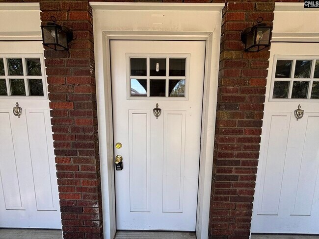 Building Photo - 329 S Saluda Ave