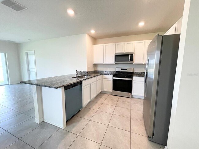 Building Photo - 35759 Sunflower Hl Dr