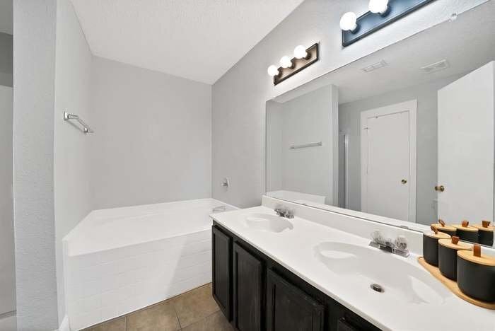 Building Photo - 1120 Bumble Bee Dr