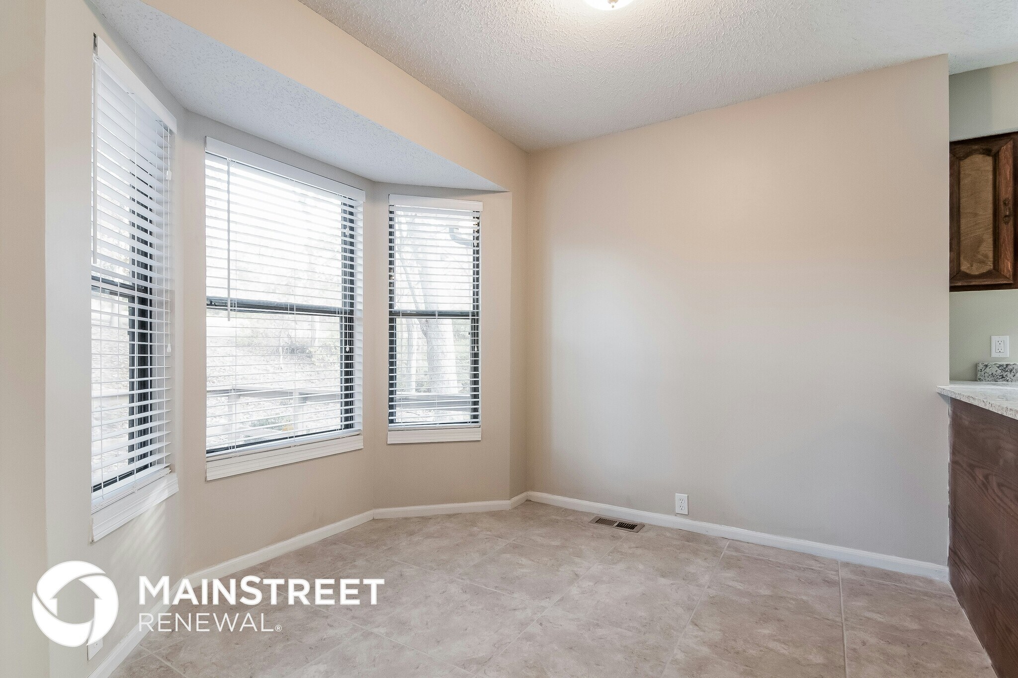Building Photo - 31830 Somerset Ct