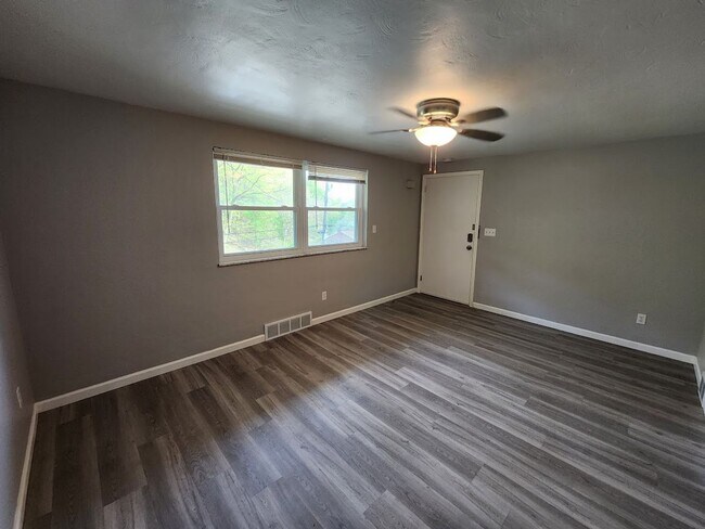 Building Photo - 251-253-253 Dakota Ave