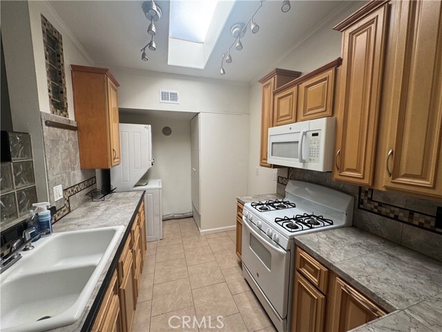 Building Photo - 2100 N Derek Dr