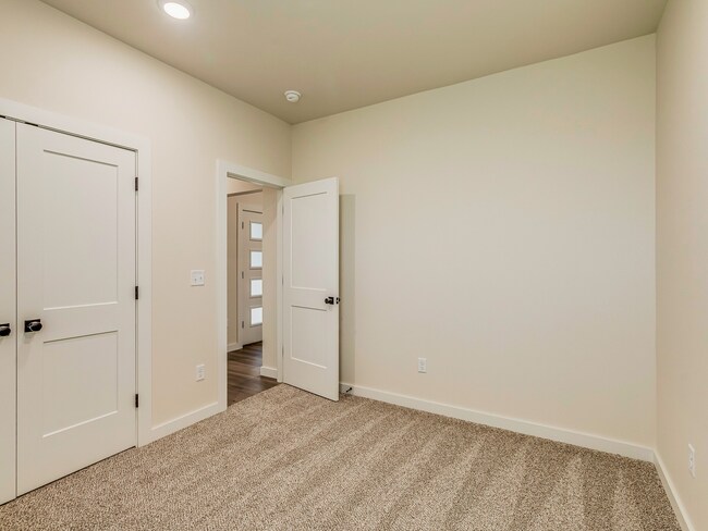 Building Photo - Captivating 3-Bed, 2-Bath Home in Charming...