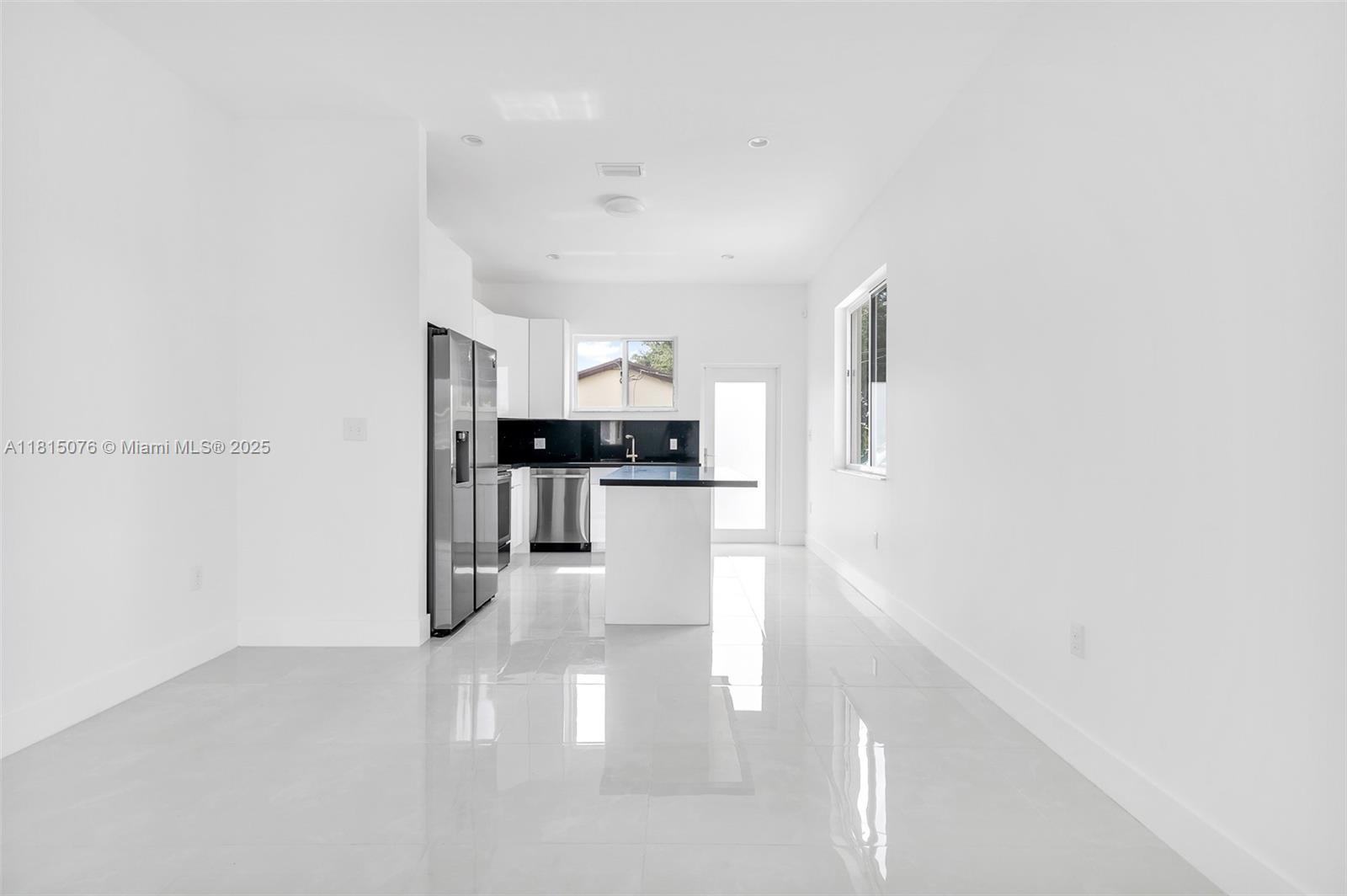 Building Photo - 785 SW 7th Ave