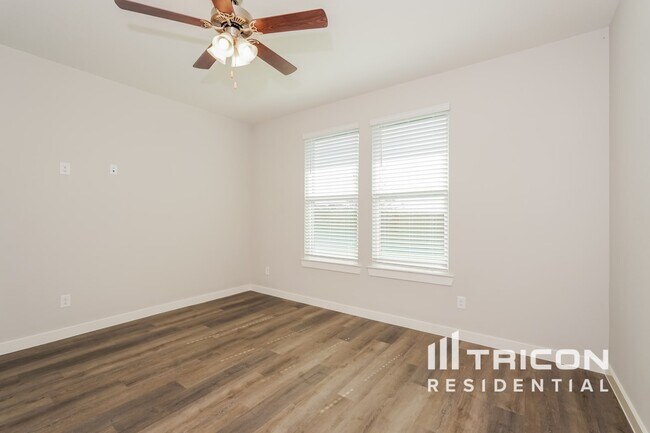 Building Photo - 8101 Howell Oak Dr