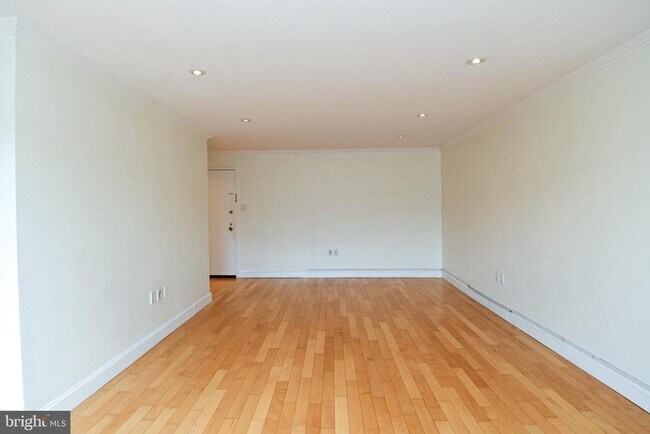 Building Photo - 2501 Calvert St NW