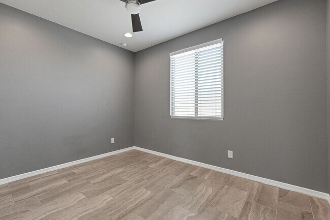 Building Photo - Immaculate & Move-In Ready – Upscale 3BR/2...