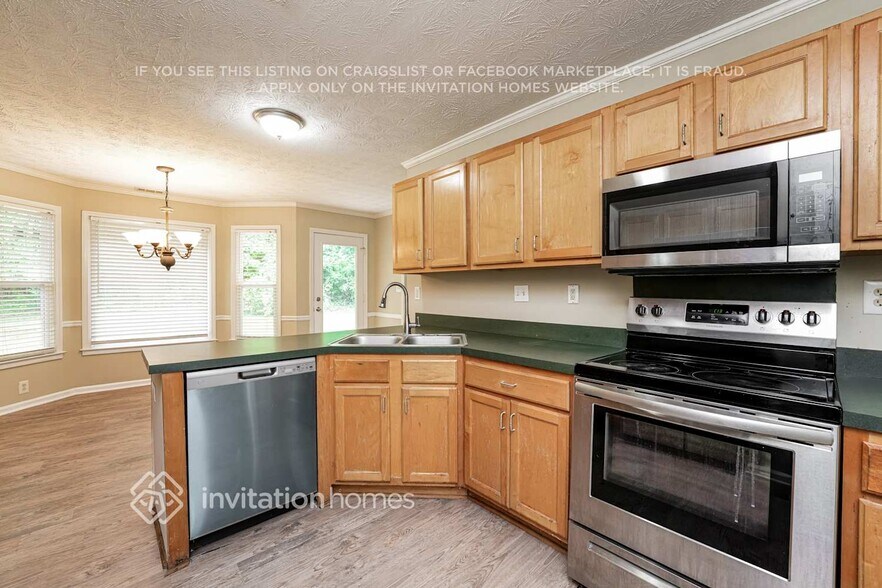 Building Photo - 208 Ivy Creek Dr