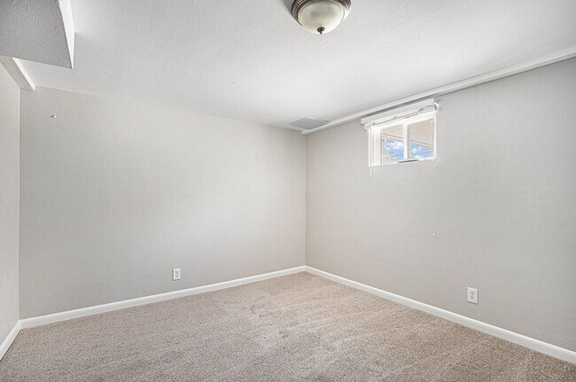Building Photo - Spacious 4BR with bonus space and a 2 car ...