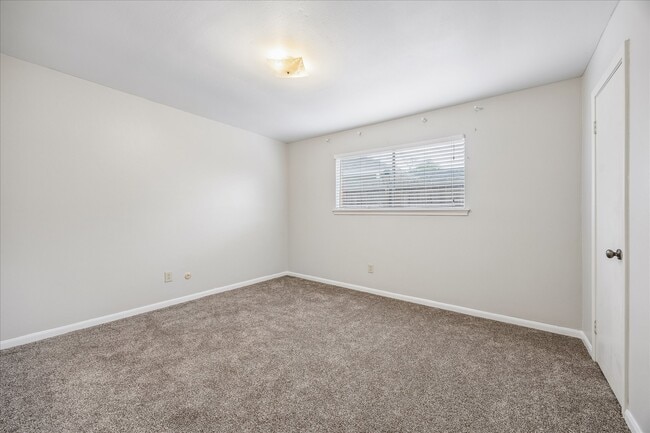 Building Photo - 11926 Waldemar Dr