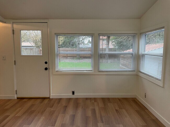 Building Photo - 325 Santa Clara Ave