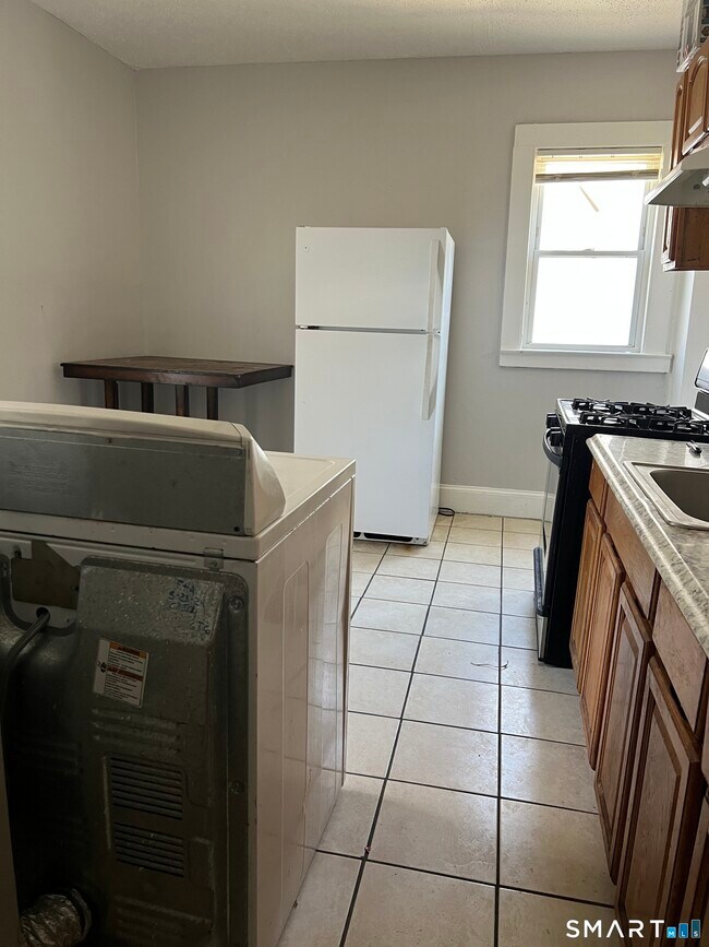 Building Photo - 104 Mather St