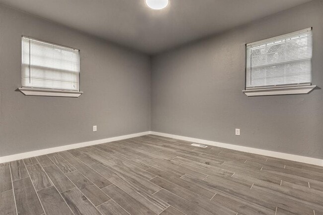 Building Photo - 13817 N Everest Ave