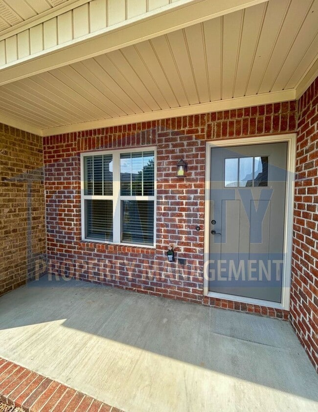 Building Photo - Modern, Upscale Townhouse w/ attached Garage!