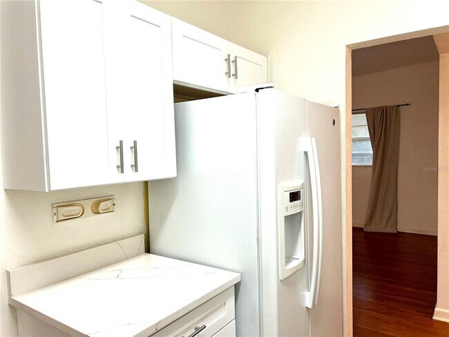 Building Photo - 112 Dahlia Dr