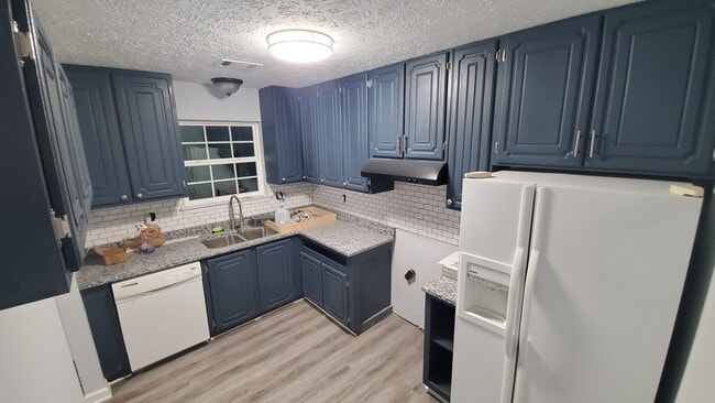 Building Photo - 5000 New Horizon Dr
