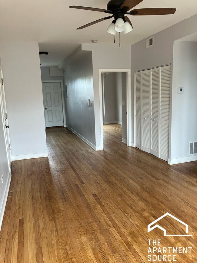 Building Photo - 4405 N Kimball Ave