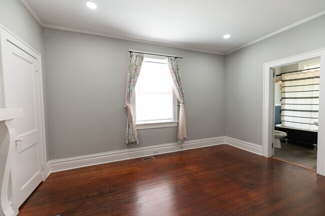 Building Photo - 501 Steele St