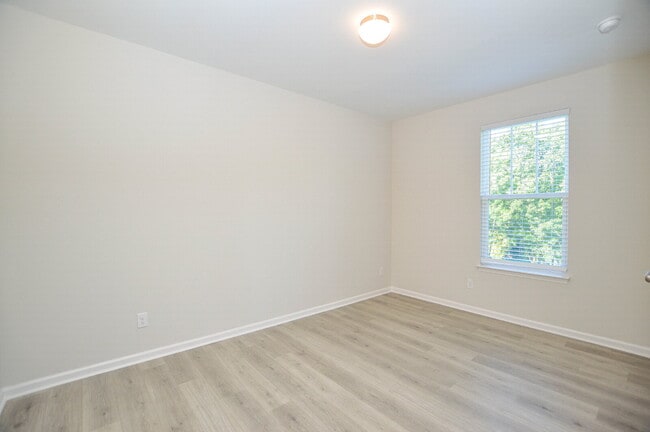 Building Photo - New Price | Brand-New 5 Bedroom Tega Cay Home with Flexible Lease Options