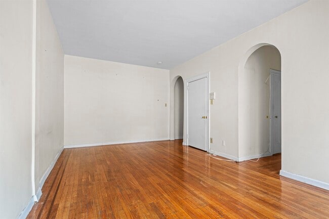 Building Photo - 821 Bergen Ave