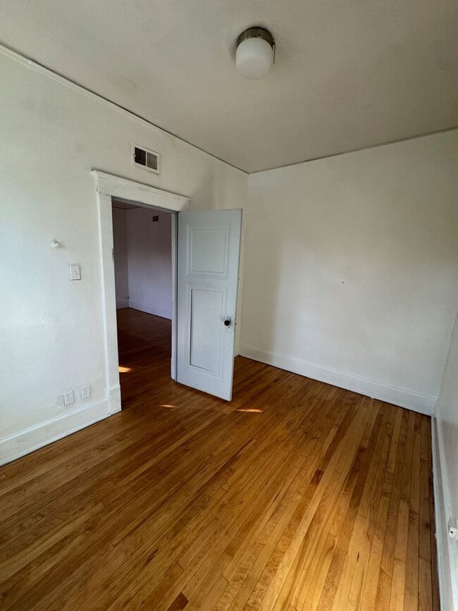 Building Photo - Burnham