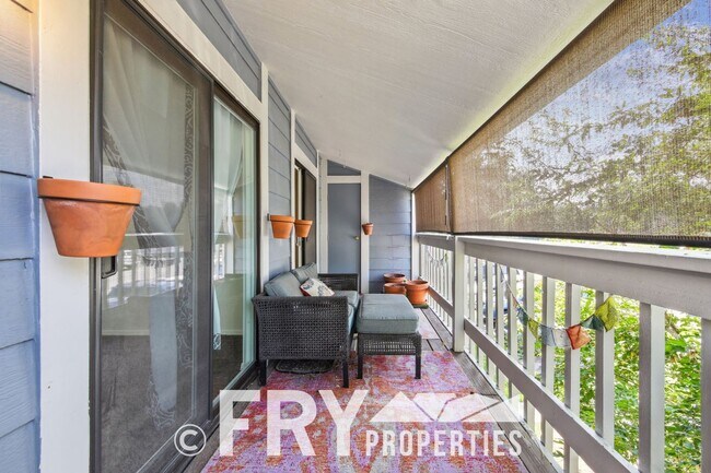 Building Photo - Great Condo In Windsor Community
