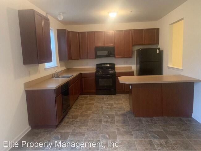 Building Photo - 3 br, 2.5 bath House - 545 Marion Rd