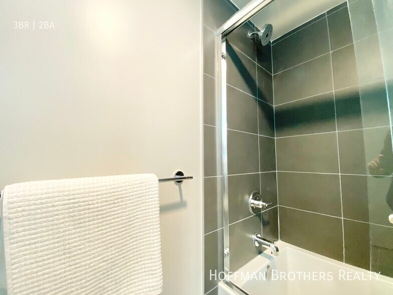 Building Photo - 1530 Brockton Ave