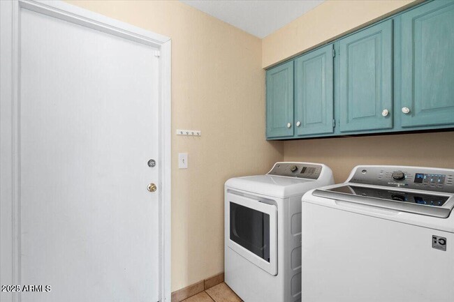 Building Photo - 5345 E Crocus Dr