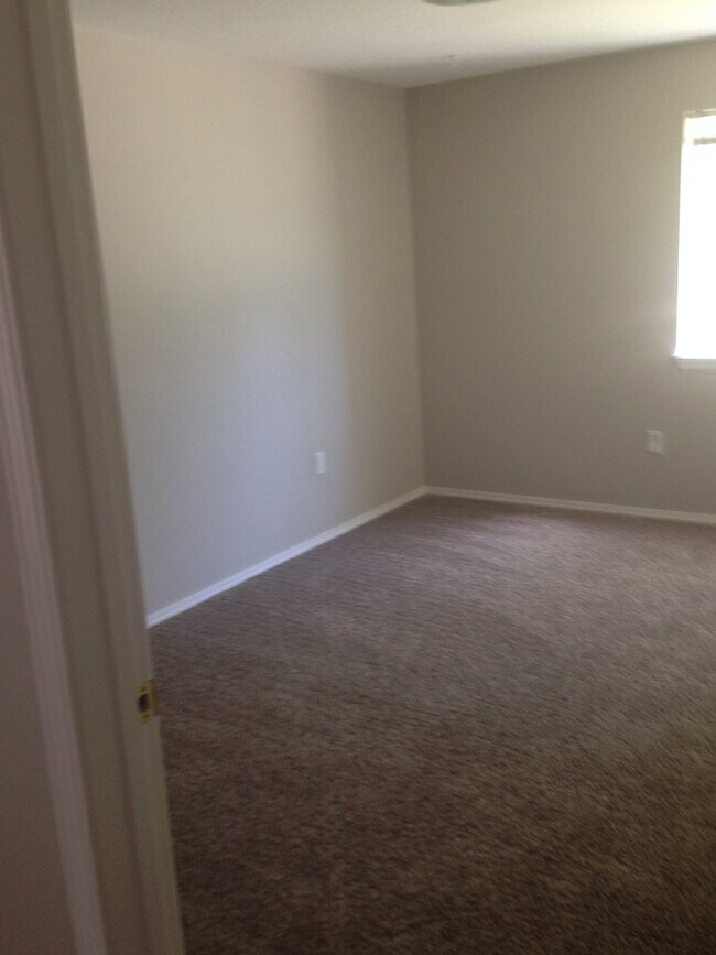 Building Photo - 121 N Avenger Ln