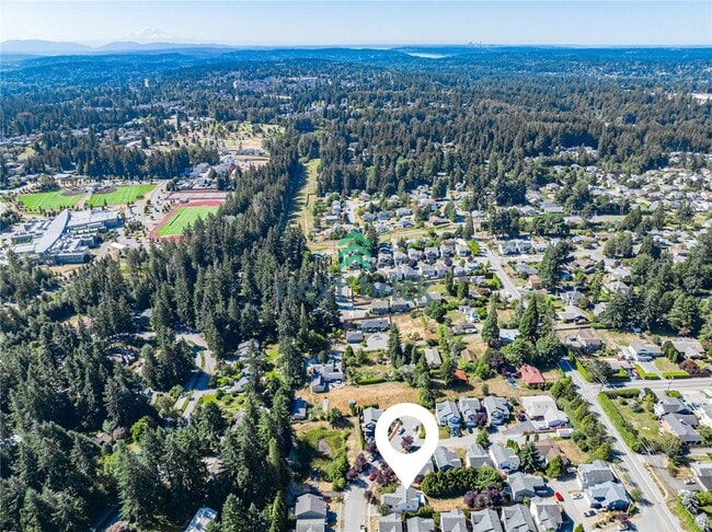 Building Photo - 4 BED & 2.5 SINGLE FAMILY HOUSE FOR RENT