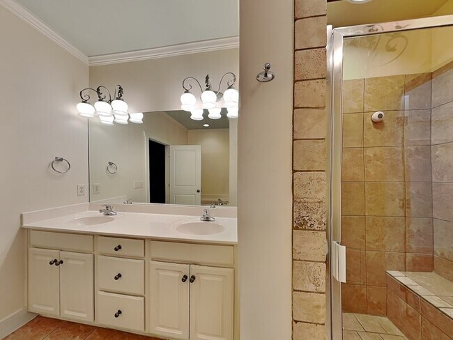 Building Photo - 2081 Eagle Ridge Dr