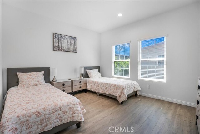 Building Photo - 89 N Grand Oaks Ave