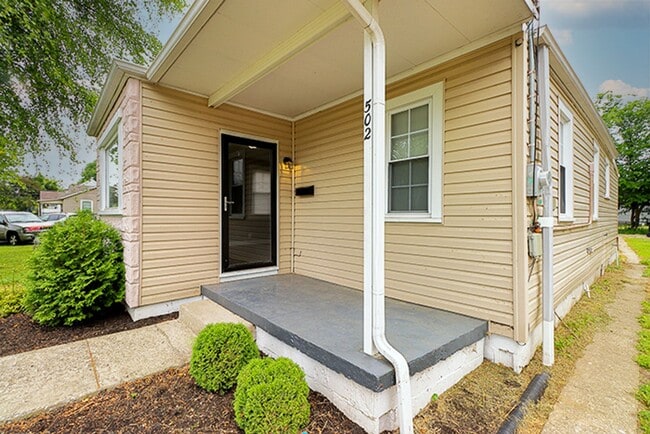 Building Photo - Newly Renovated 2 Bedroom Ranch