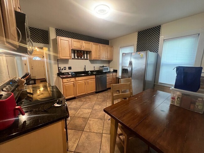 Building Photo - 85 Draper St