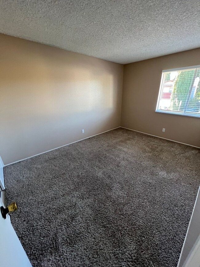 Building Photo - 8081 Hillandale Dr